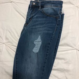 Universal Thread skinny ripped jegging